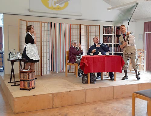 Proben im Dorfgemeinschaftshaus Stolpe tl_files/img/Presse/Frosch2.jpg